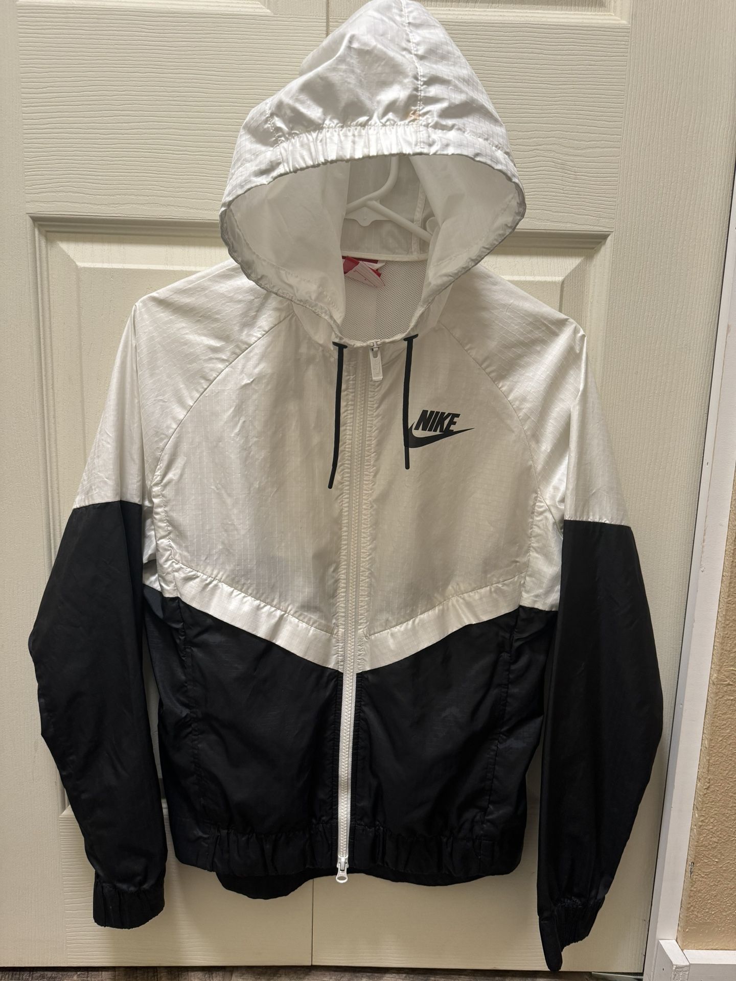 Women Nike Windbreaker Size Small