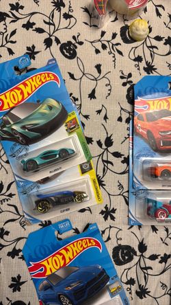 Hot Wheels Die-Cast Cars Lot of 13