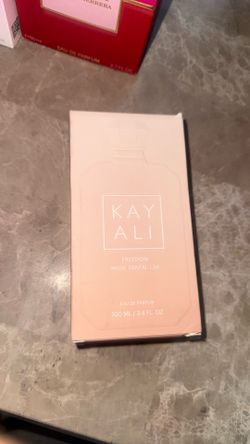 Kayali Freedom Musk Santal 34