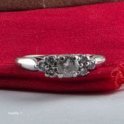 10K White Gold Cubic Zirconia Ring Size 5.75 -Solid Gold!/ Anillo de Oro Blanco con circonitas cúbica! 👌🎁Post Tags: 10k 14k