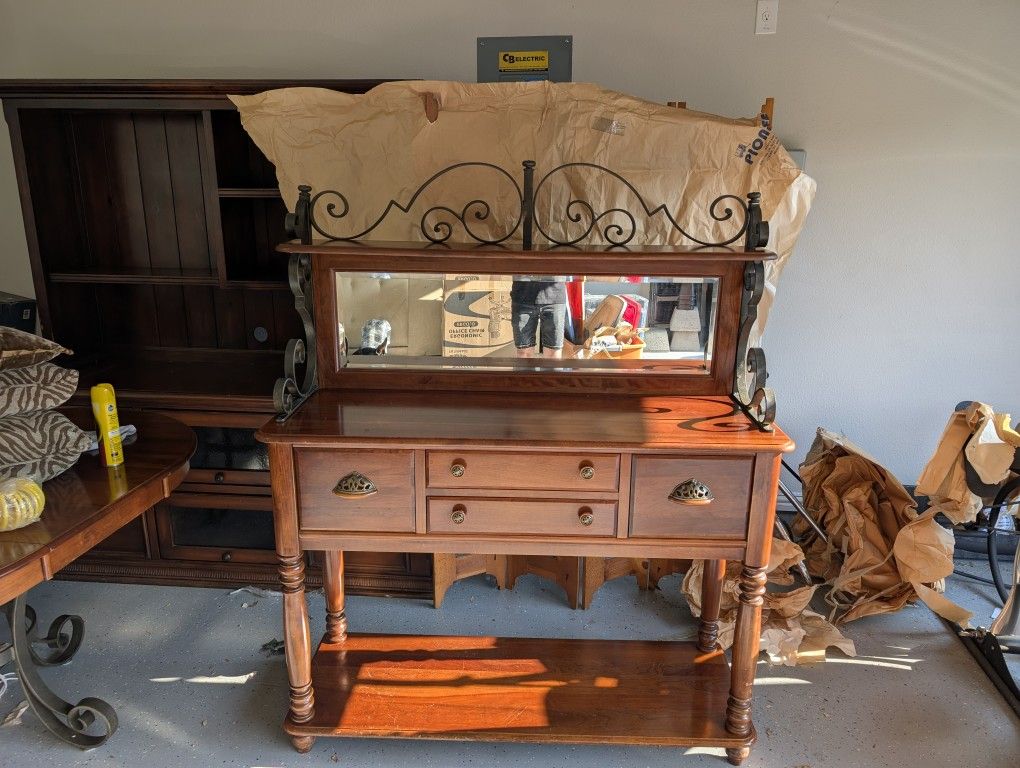 Beautiful Richardson Brothers Console Table with Mirror (Made in USA)