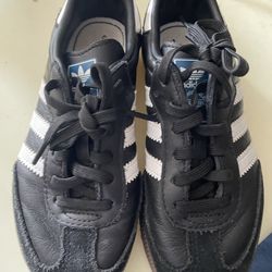 Little girl black adidas tennis