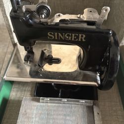 Singer BLACKSIDE MODEL 20 SEWHANDY CHILDS TOY SEWING MACHINE WITH CASE