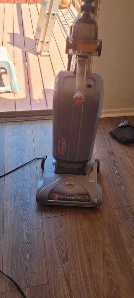 Hoover Paws Wind Tunnel Vacuum Cleaner