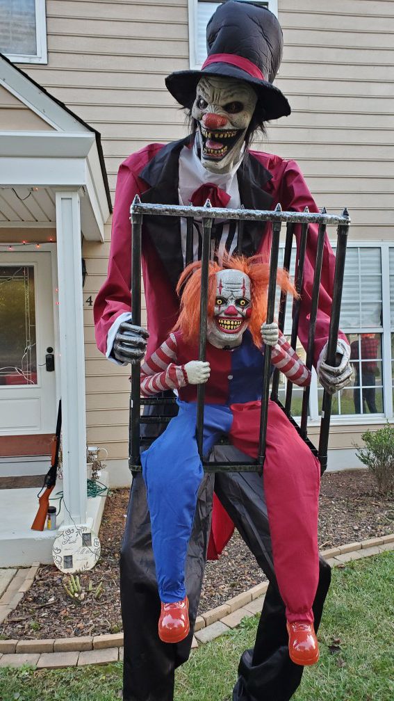Halloween Decor, 8' Tall Ringmaster clown moves and talks!