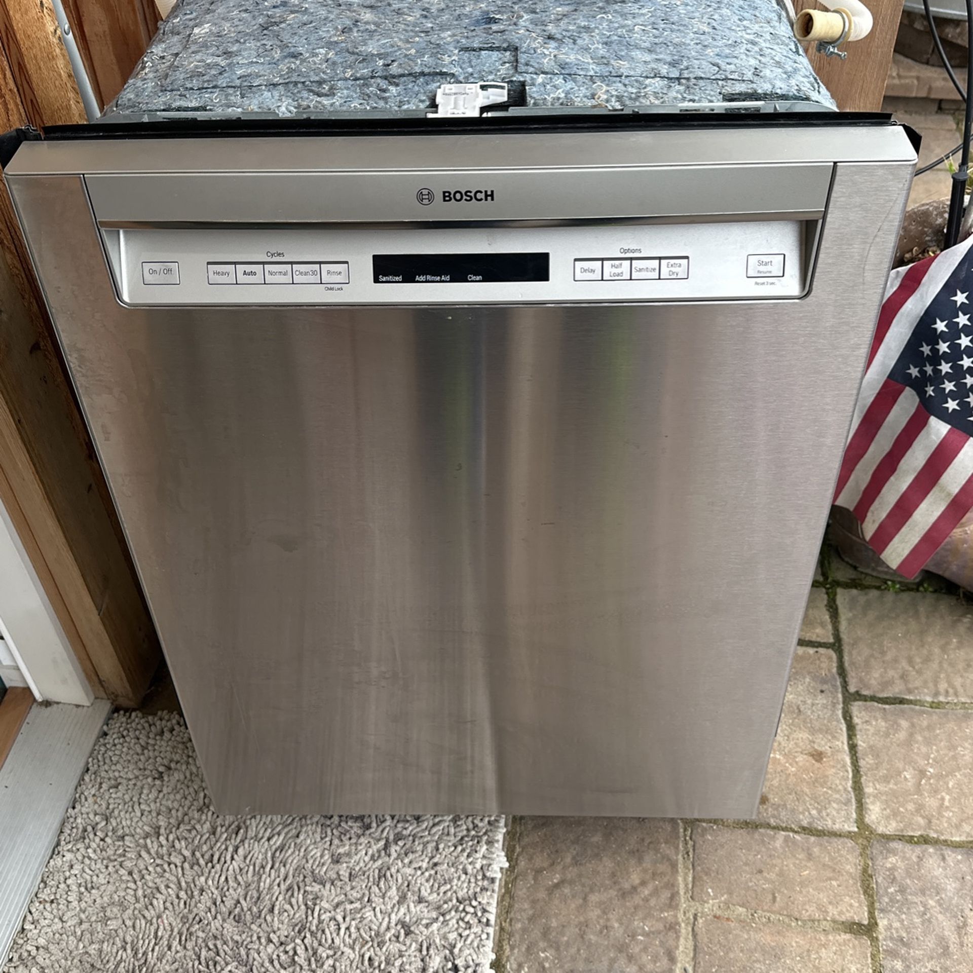 One Year Old Bosch Dishwasher Model Number She863Wf5N – 01