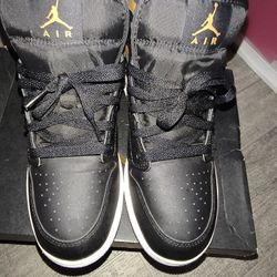 Air Jordans 1 Mid Black