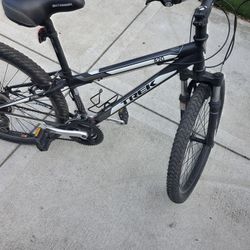 Trek 820 Mountain Bike – SingleTrack Series – Great Condition!
