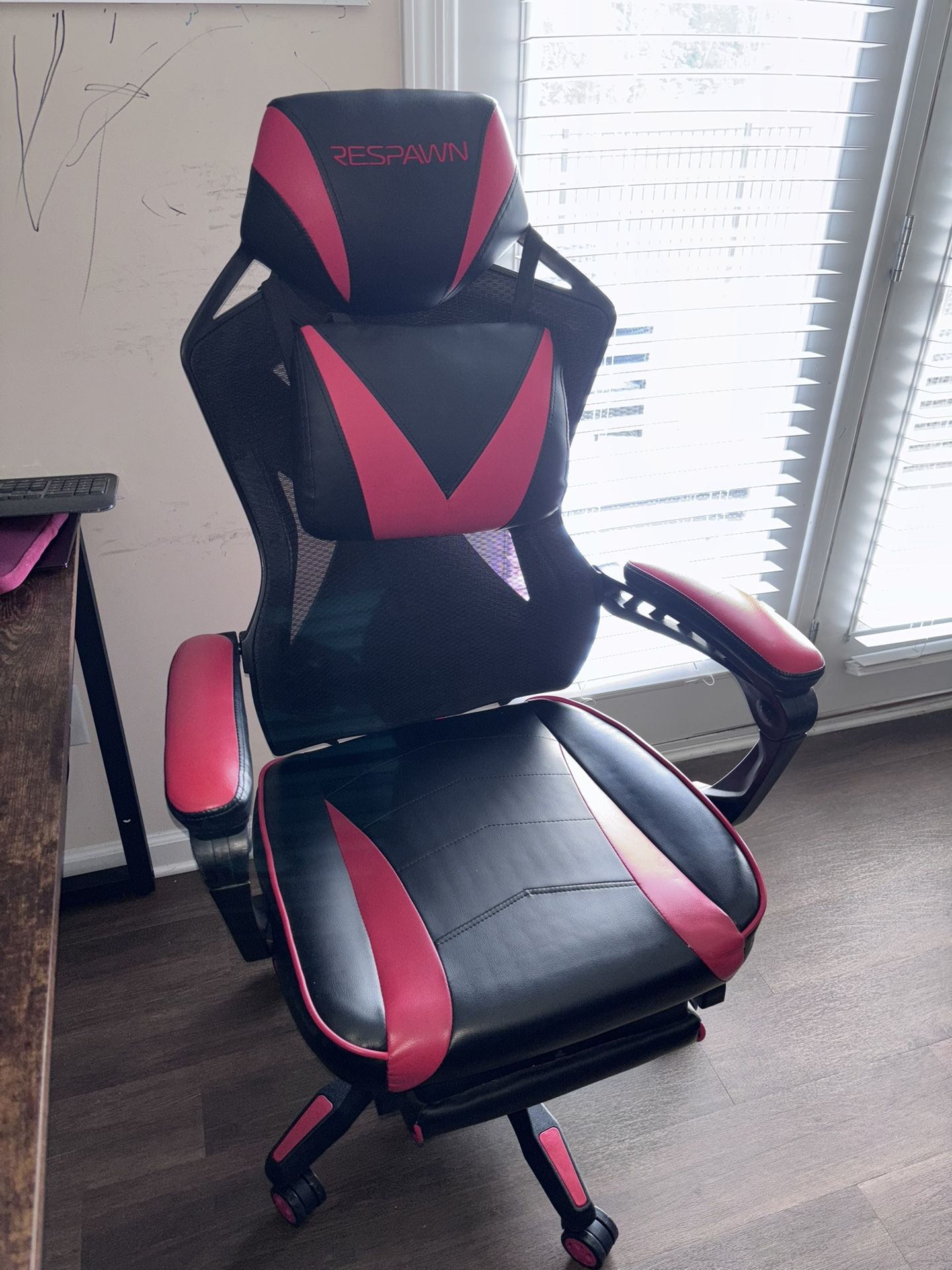 MOVING SALE!! - Ergonomic YSSOA gaming chair with footrest in red and black