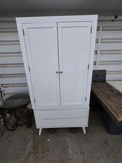 Drawer and closet furniture