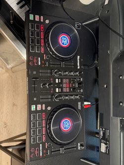 Numark Mixtrack Platinum FX