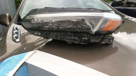 2022 Honda Civic touring driver headlight