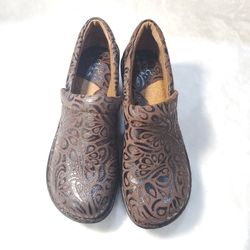 New B.O.C BOC Born Concept Brown Leather Women's  Clogs Flats Slip-Ons  Size 7.5-8 