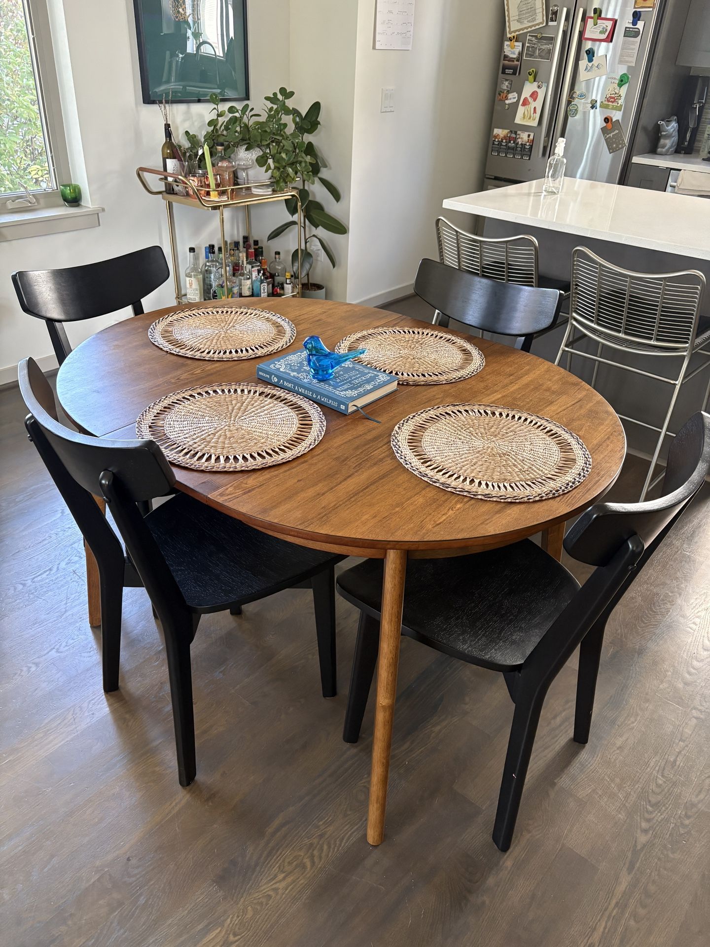 Round Extendable Dining Table