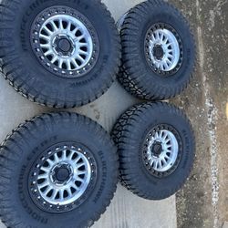 Brand New 17 Inch Kmc 552 With Brand New 35x12.50r17 