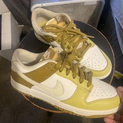 Nike Dunks “bronzine”