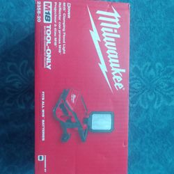 Milwaukee
M18 18-Volt 2000 Lumens Lithium-Ion Cordless Rover LED Clamping Flood Light (Tool Only)