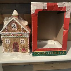 Holiday collection gingerbread house cookie jar (new)