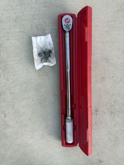 Snap-On QJR-3200B 200 Ft. Lbs. 1/2" Ratchet Torque Wrench In Red Travel Case with rebuild kit