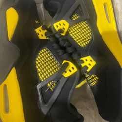 Jordan 4 Thunder 