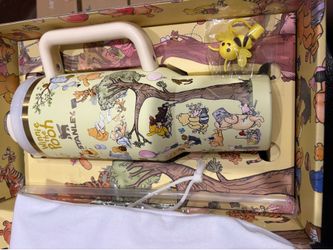 LOVE SHACK WINNIE THE POOH 40 OZ TUMBLER