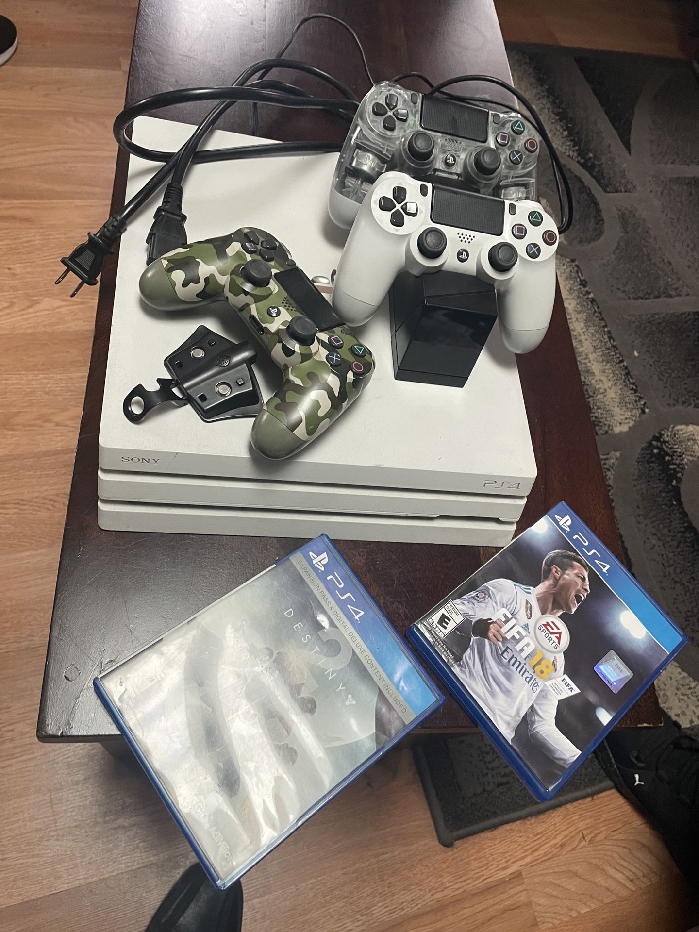 Ps4 Pro 3 Controllers Dual Charging Station 2 Ps4 Games And Strike Pack V2