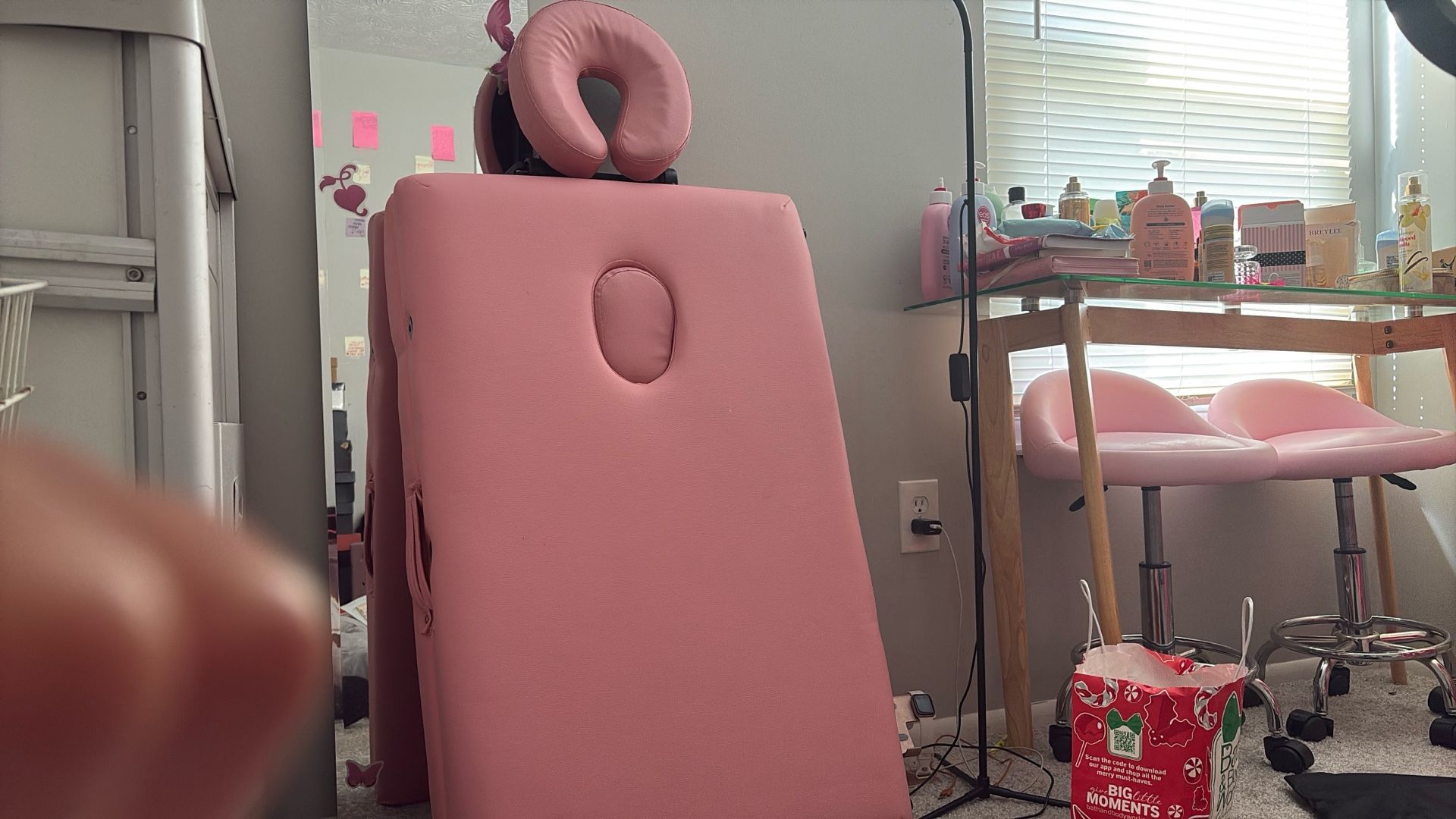 Lash Bed