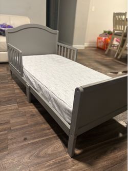Toddler wood bed
