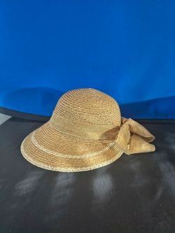 Women's Summertime Straw Hat with Ribbon
