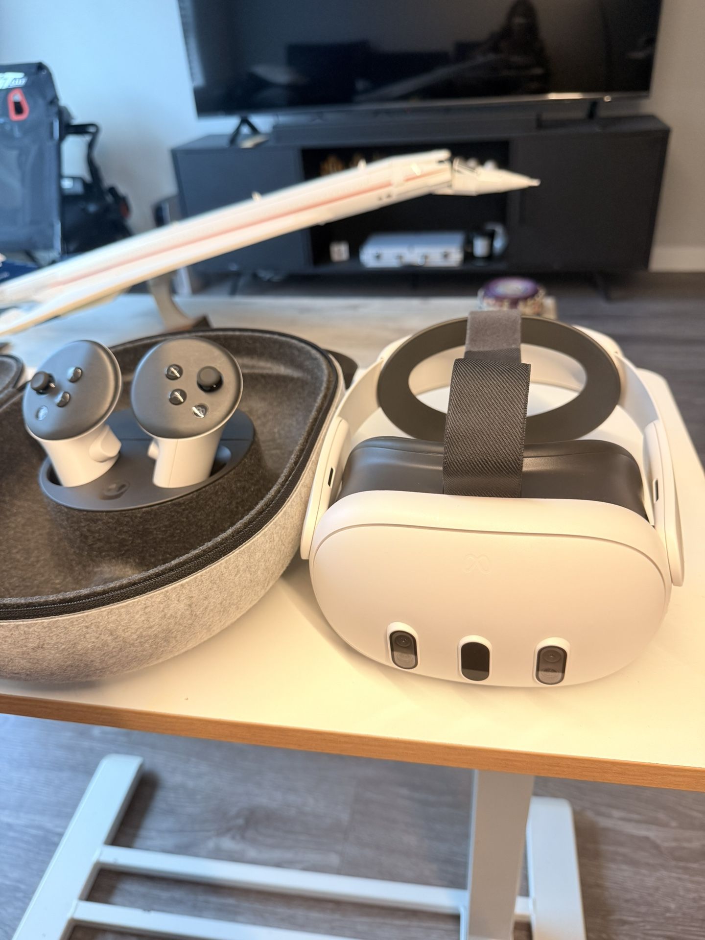 Meta Quest 3 512GB VR Bundle – Pro Strap + original meta Case