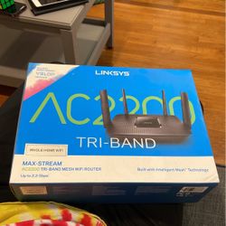 Linksys Tri-Brand AC2200
