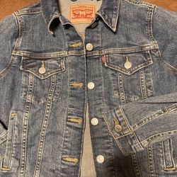 $25- Women's New Levi Jean Jacket 