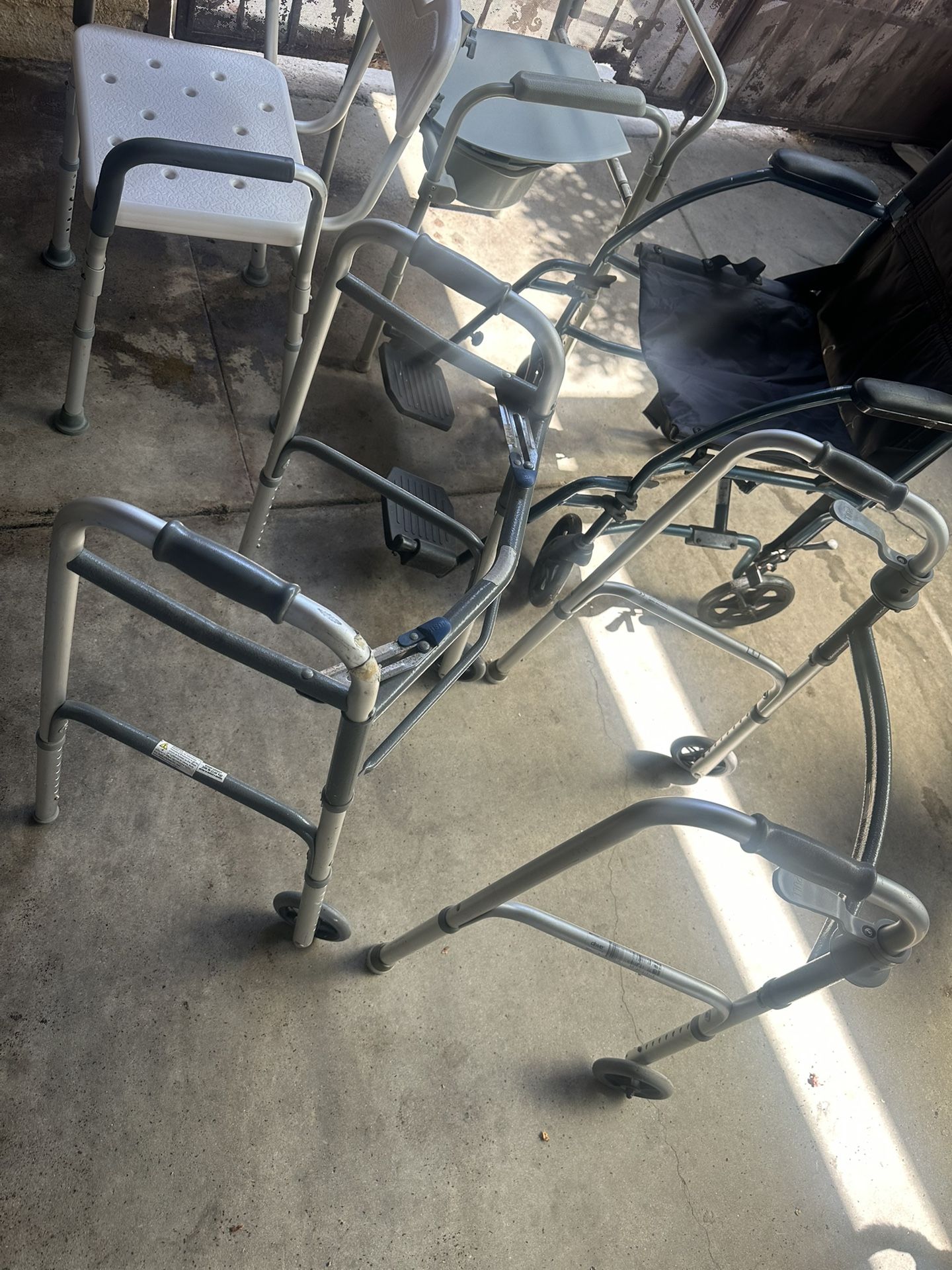 Medical Ítems: Wheelchair, Shower Chair, Toilet Chair, Folding Walker