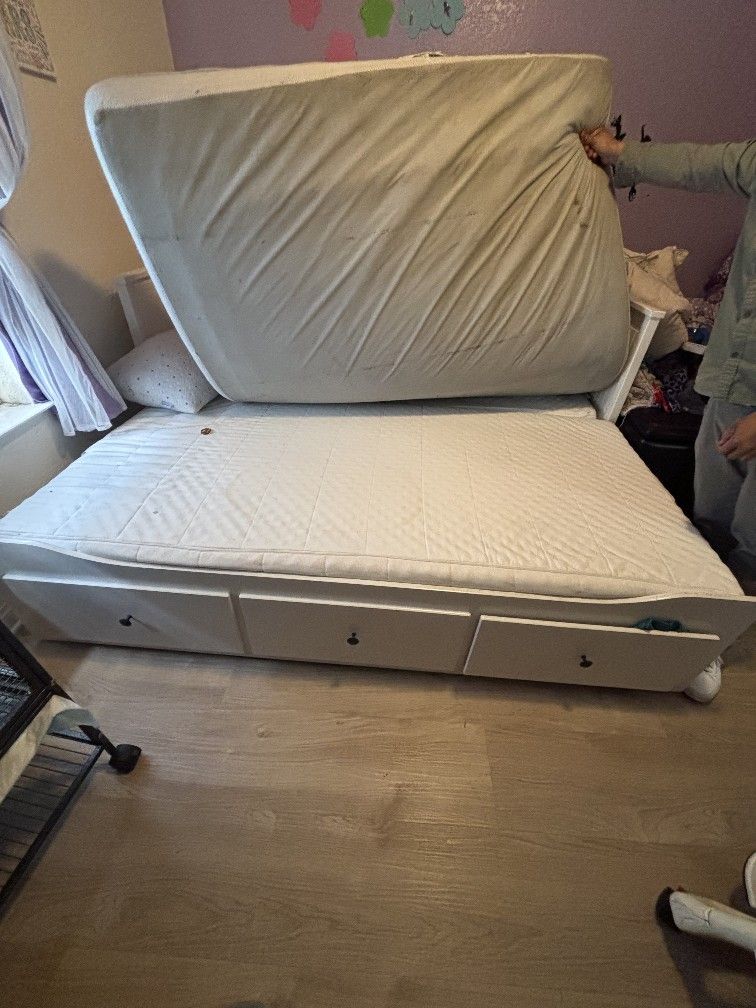 Free Queen Mattress And Box Spring 