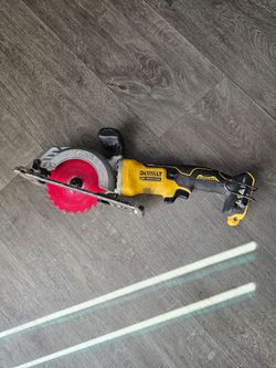 Circular saw 20v  4 1/2