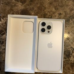 iPhone 16 Pro Max 256GB Unlocked — 100% Battery — Excellent Condition