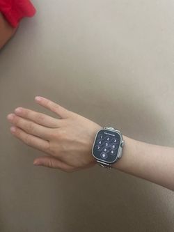 Apple Watch Ultra 2 49mm GPS + Cellular – Titanium