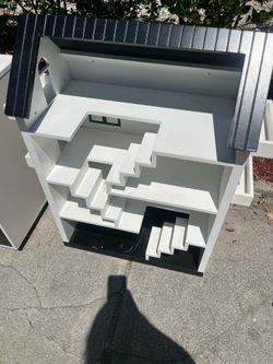 Free doll house *moving need it gone.