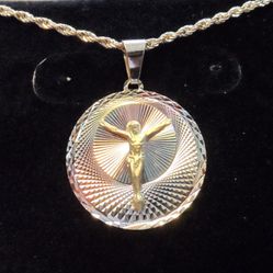 NEW 10K GOLD RELIGIOUS PENDANT WITH CHAIN