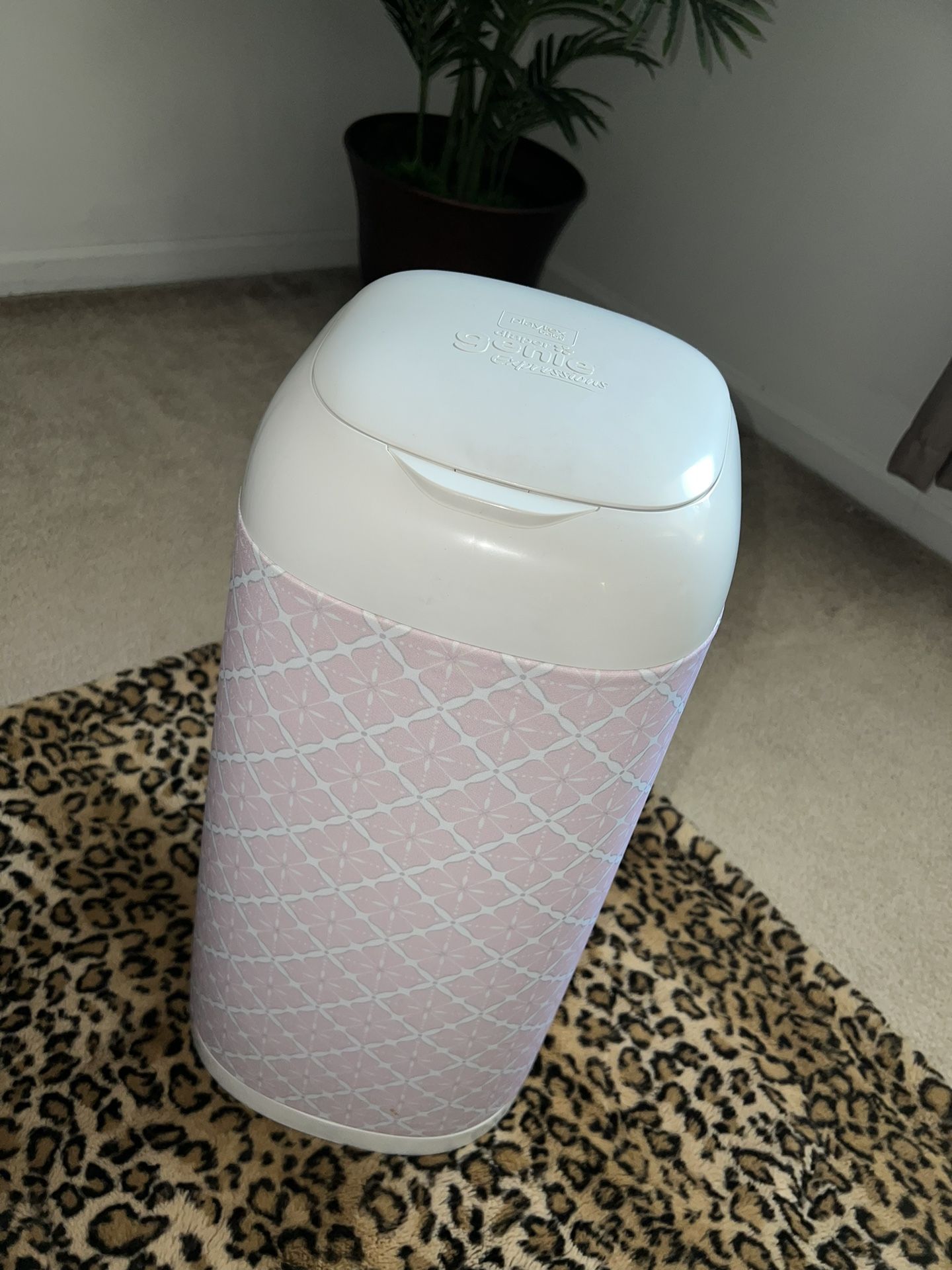 Playtex Diaper Genie Expression W/ Refill Bags for Sale in Virginia