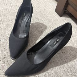DKNY Black Pumps