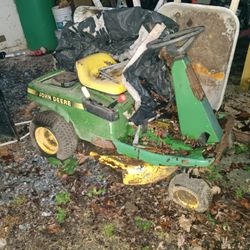 John Deere Lawnmower I'm Not Sure If It Works.