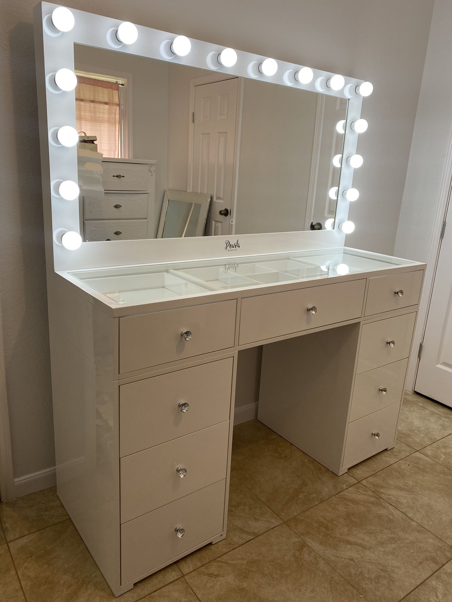 Makeup Vanity with Mirror / price includes delivery and assembly Financing available , In Stock  