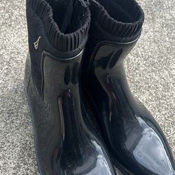 Women Rain Boots Size 9 Like New!