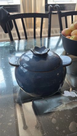 Stoneware blueberry pot