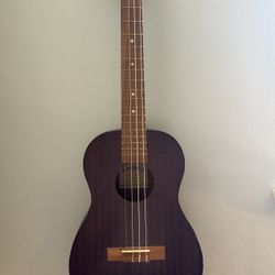Makala Baritone Ukuele