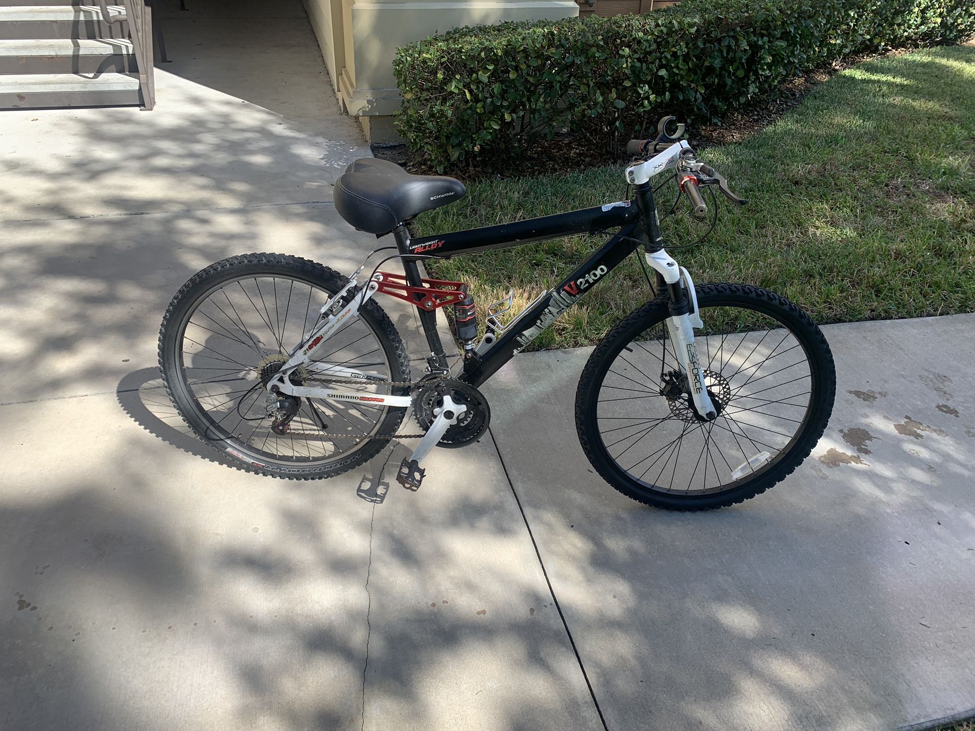 Genesis Men's V2100 Mountain Bike