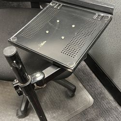 Tablet or laptop stand for car