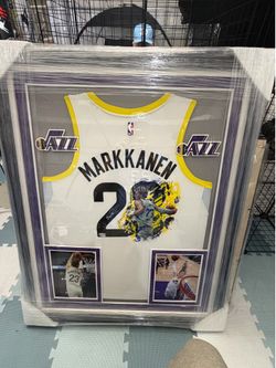 🔥 1/1 Lauri Markkanen signed custom paint frame jersey 🔥