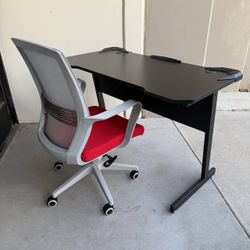 NEW Game Desk With Chair